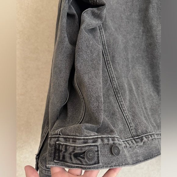 BNWT. Levi's Charcoal Denim Jacket for Men - Picture 6 of 8